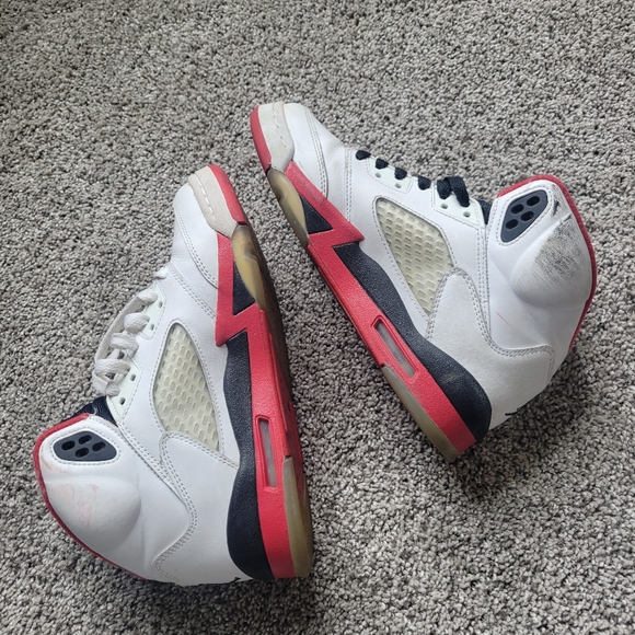 🔴SOLD🔴 AIR JORDAN HIGHTOP SNEAKERS - Picture 3 of 8